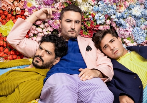 Reik sings for those who have lost everything in love in “Abril”