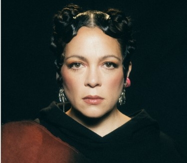 Natalia Lafourcade surprise with “Cometara”, a rap with a social message