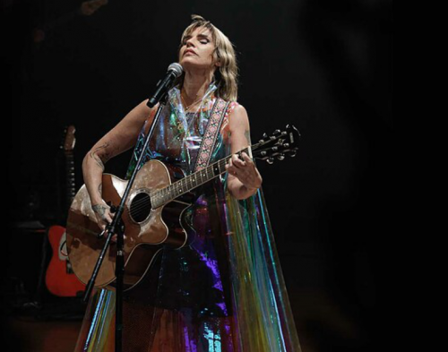 Fabiana Cantilo added a third date to the Gran Rex